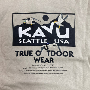 【Men's M ベージュ系】 Kavu ( カブー ) 別注 ビッグシルエット ロゴバックプリント Tシャツ Exclusive Oversized Logo Back-Print T-Shirt グレイッシュ ベージュ 2026SS FREAK'S STORE