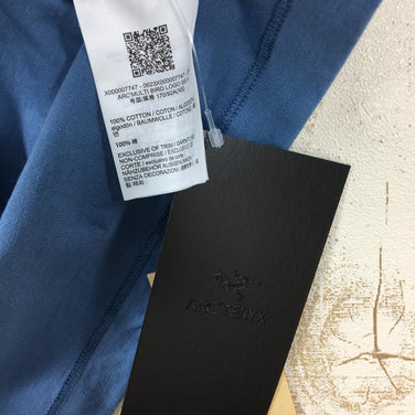 【Men's XS ブルー系】 Arcteryx ( アークテリクス ) アーク マルチバード ロゴ ショートスリーブ Arc Multibird Logo Short Sleeve Tシャツ X000007747 International Men's 02081 - 【公式】2ndGEAR（セカンドギア）Webショップ【登山用品・アウトドア用品専門 買取販売店】