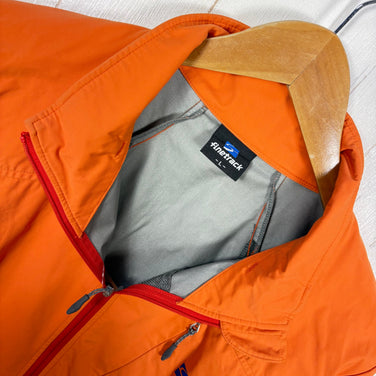 【Men's L オレンジ系】 Finetrack ( ファイントラック ) フロウラップ ジャケット Flow Wrap Jacket タンジェリン ナイロン ウェア トップス アウター ジャケット ソフトシェル z00055221 タンジェリン ソフトシェル ア