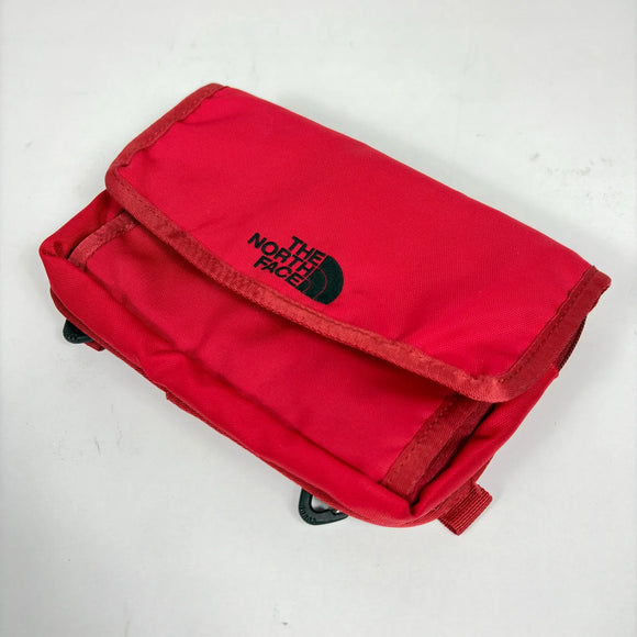 【OneSize レッド系】 The North Face ( ザ・ノースフェイス ) フロントアクセサリーポケット Front Acc Pocket ナイロン バッグ ストレージ 外付けポーチ z00055122  外付けポーチ バッグ ストレージ