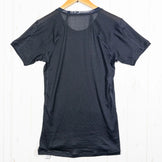 Finetrack Dry Layer 基础款T恤，男款L码，黑色。涤纶短袖圆领T恤，合成纤维材质。这款短袖T恤非常适合日常穿着。