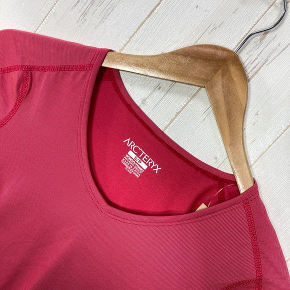 【Women's S ピンク系】 Arcteryx ( アークテリクス ) ショートスリーブ Vネック ティーシャツ Short Sleeve V Neck Tee Shirt ウェア トップス インナー シャツ ショートスリーブTシャツ クルーネック 化繊 z000