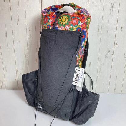 【S レッド系】 LiteAF（ライトエーエフ） プリンテッド ダイニーマ 30L カーブ フレームレス PRINTED DYNEEMA 30L CURVE FRAMELESS GROOVY BLOOMS バッグ ストレージ バックパック 容量【30L