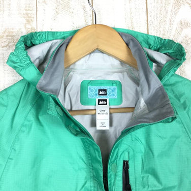 【Girl's M グリーン系】 Rei ( アールイーアイ ) ガールズ レインジャケット 2.5L 防水透湿 14395 International Girl's レインシェル アウター ジャケット トップス ウェア - 【公式】2ndGEAR（セカンドギア）Webショップ【登山用品・アウトドア用品専門 買取販売店】