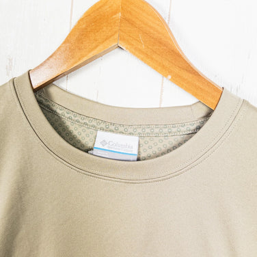 Columbia Lake Arrowhead Short Sleeve Tee, Men's Small, Beige. Polyester crew neck short sleeve tee.