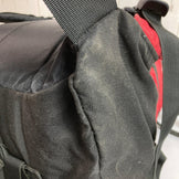 均码红色Gregory日用及半包（2000），红色防撕裂尼龙材质，配银色标签（旧标签）。已停产，难寻。尼龙收纳背包。