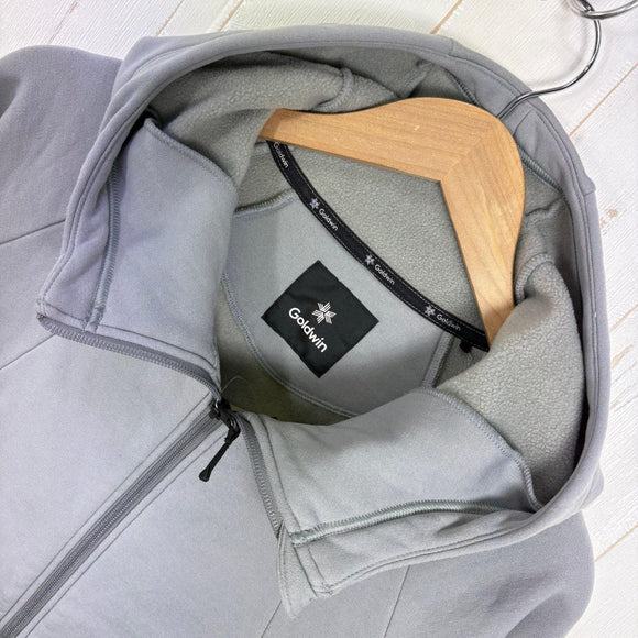 【Men's S グレー系】 Goldwin ( ゴールドウィン ) パワー ストレッチ ジップ フーディー Power Stretch Zip Hoodie POLARTEC Power Stretch Pro ストレッチフリース ポリエステル ウェア トップス