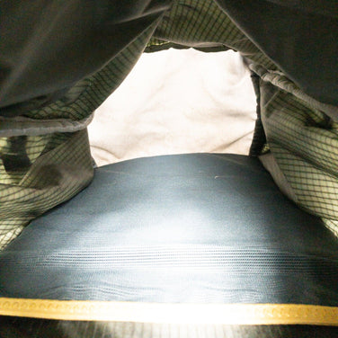 【S/M グレー系】 Ultimate Direction ( アルティメイトディレクション ) ファストパック 25 Fastpack 25 グラファイト バッグ ストレージ バックパック デイパック 容量【～29L】 z00051159 グラファイト - 【公式】2ndGEAR（セカンドギア）Webショップ【登山用品・アウトドア用品専門 買取販売店】