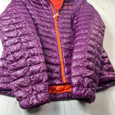 Mountain Hardwear Ghost Whisperer Hooded Down Jacket, Women's Size Small, Purple. This down jacket features down insulation and is perfect for outerwear. (Product code: z00053756)
