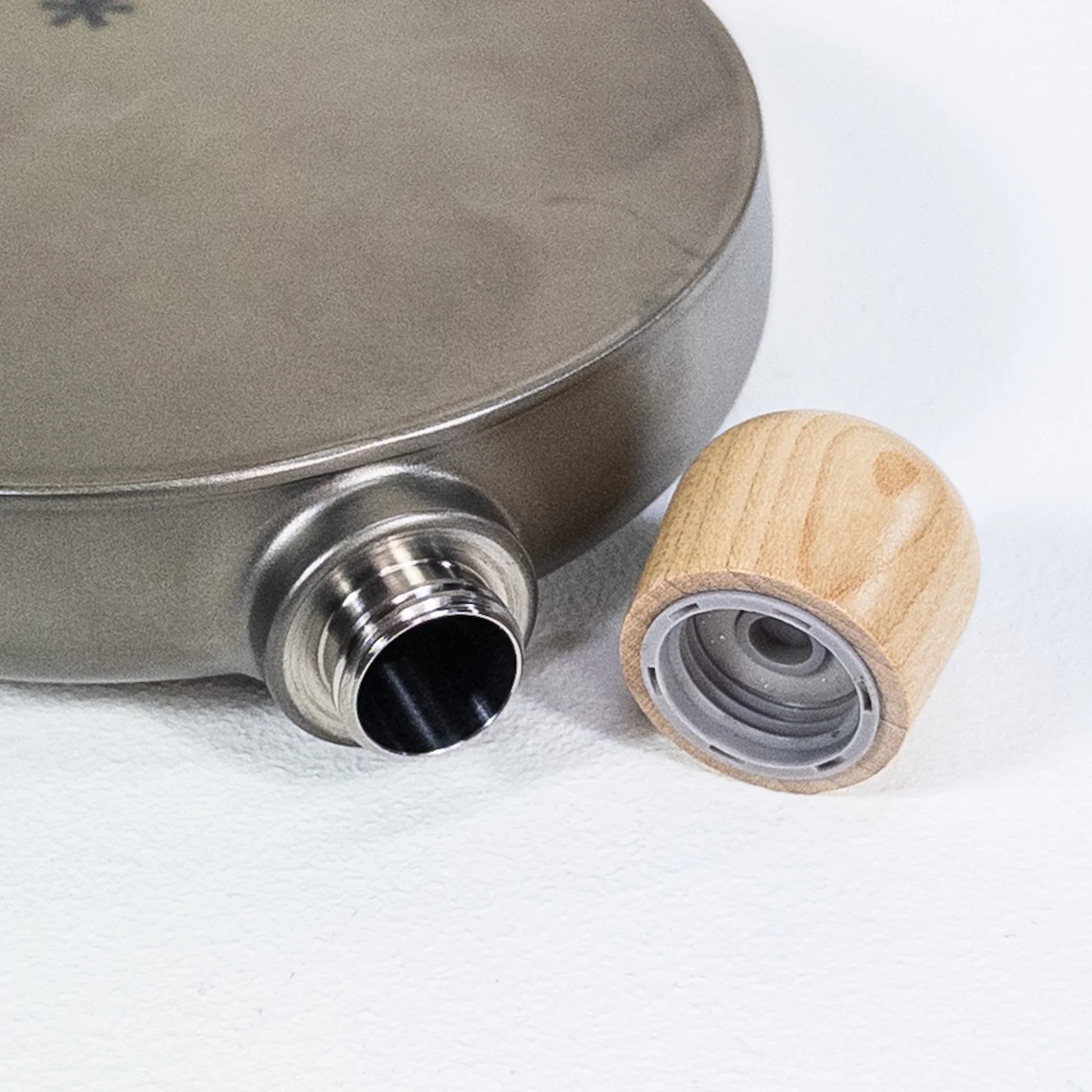 【OneSize グレー系】 Snowpeak ( スノーピーク ) チタンスキットル150 チタン ハイドレーションイクイップメント ハードボトル z00051401 ハードボトル ハイドレーションイクイップメント - 【公式】2ndGEAR（セカンドギア）Webショップ【登山用品・アウトドア用品専門 買取販売店】