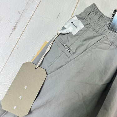 Mannenrou 男女通用 3 码灰色 Nylon Harvest Trainer 运动鞋。尼龙服装下装、长裤、防风外套。z00053716。防风长裤、下装。