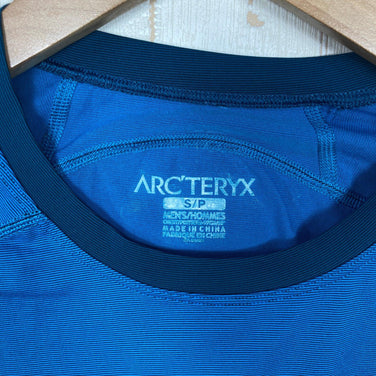 【Men's S ブルー系】 Arcteryx ( アークテリクス ) モータス クルー ショートスリーブ Motus Crew Short Sleeve Phasic SL 吸汗速乾 UPF25 フラットロックシーム ポリエステル ウェア トップス インナー シ