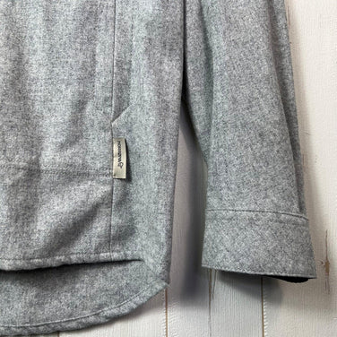 Norrona Tamok 男女通用中灰色羊毛纯色衬衫 2313 Drizzle Melange。难得一见的羊毛上衣、内衣、长袖衬衫。