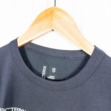 男款 XS 黑色 Arcteryx Captive Split T 恤，有机棉，短袖圆领，合成面料，上衣，汗衫