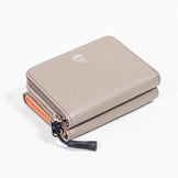 【OneSize ベージュ系】 Rawlow Mountain Works ( ロウロウマウンテンワークス ) ヒラリー ウォレット 01 Hillary Wallet 01 Taupe x Coral レザー バッグ ストレージ 財布 ウォレット z0005217 - 【公式】2ndGEAR（セカンドギア）Webショップ【登山用品・アウトドア用品専門 買取販売店】