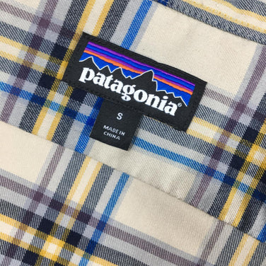 【Men's S ベージュ系】 Patagonia ( パタゴニア ) キャニオナイト フランネル シャツ Canyonite Flannel Shirt ネルシャツ 41605 International Men's RHPU コットン ロングスリーブシャツ イン - 【公式】2ndGEAR（セカンドギア）Webショップ【登山用品・アウトドア用品専門 買取販売店】
