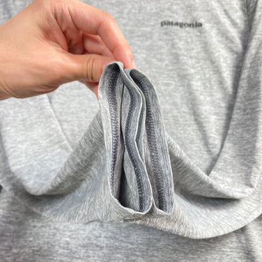 【Men's S グレー系】 2020 Patagonia ( パタゴニア ) ロングスリーブ キャプリーン クール デイリー グラフィック シャツ Long-Sleeved Capilene Cool Daily Graphic Shirt PLFE ポリエステ