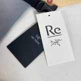 【Unisex S ベージュ系】 Arcteryx ( アークテリクス ) シュー バッグ ReCUT Shoe Bag - ReCUT ReBIRD ロールトップ 撥水 ナイロン バッグ ストレージ パッキングサック スタッフサック インナーポーチ z0006104