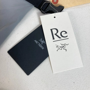 【Unisex S ベージュ系】 Arcteryx ( アークテリクス ) シュー バッグ ReCUT Shoe Bag - ReCUT ReBIRD ロールトップ 撥水 ナイロン バッグ ストレージ パッキングサック スタッフサック インナーポーチ z0006104 - 0
