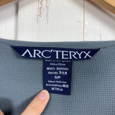 男式小号绿色 2000 年代 Arcteryx Epsilon AR 夹克（已停产，难以找到）涤纶软壳外套（Z00053775）