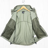 The North Face 燕尾服连帽衫，男款中号，绿色。尼龙防风夹克/外套 (z00053309)。