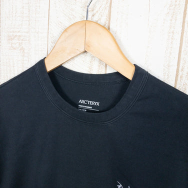 【Men's XS ブラック系】 Arcteryx ( アークテリクス ) キャプティブ アークワード ロングスリーブ Captive Arc Word Long Sleeve オーガニックコットン X000006544 Men's コットン ロングスリーブTシャツ - 【公式】2ndGEAR（セカンドギア）Webショップ【登山用品・アウトドア用品専門 買取販売店】