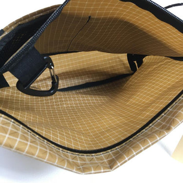 【OneSize ブラウン系】Mountdoor ( マウントドア ) Ym サコッシュ Ym Sacoche ポーチ サッチェル ショルダーバッグ ショルダーバッグ バッグ ストレージ - 【公式】2ndGEAR（セカンドギア）Webショップ【登山用品・アウトドア用品専門 買取販売店】