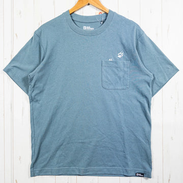 【Men's M グリーン系】 Jackwolfskin ( ジャックウルフスキン ) ジェーピー パウ イン ポケット ティー V2 JP PAW IN POCKET T V2 オーガニックコットン ウェア トップス インナー シャツ ショートスリーブTシャツ ク - 【公式】2ndGEAR（セカンドギア）Webショップ【登山用品・アウトドア用品専門 買取販売店】