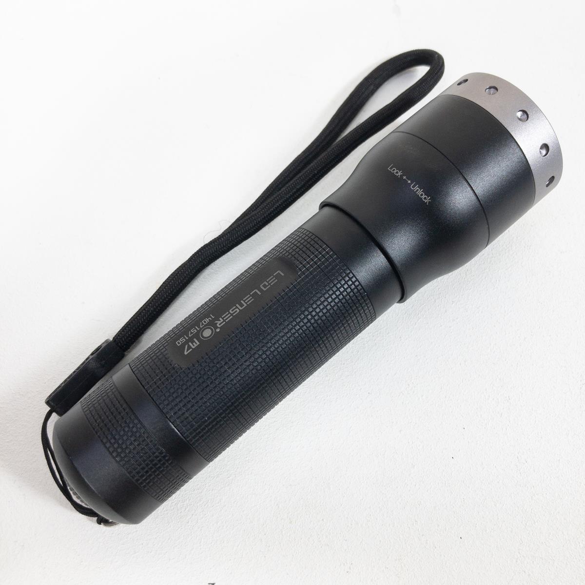 [OneSize Black] Ledlenser M7 M7 手电筒手电筒 400 流明 AAA 电池干电池黑色手电筒照明装备