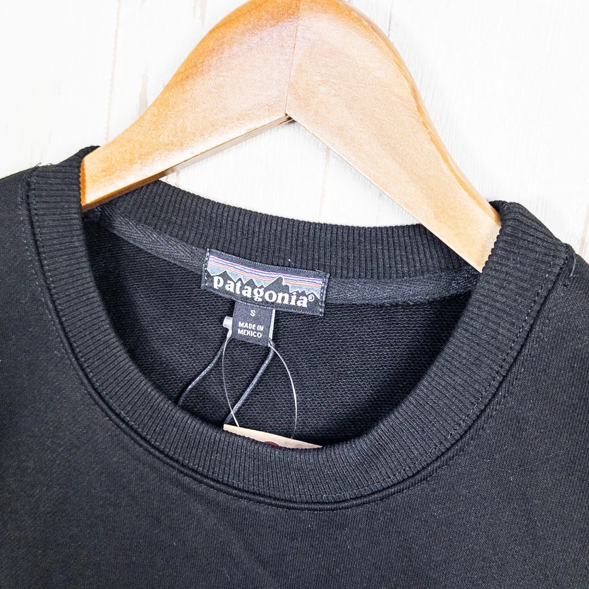 【Men's S ブラック系】 2019 Patagonia ( パタゴニア ) P-6ミッション・オーガニック・Tシャツ P-6 Mission Organic T-Shirt オーガニックコットン ウェア トップス インナー シャツ ロングスリーブTシャツ コッ - 【公式】2ndGEAR（セカンドギア）Webショップ【登山用品・アウトドア用品専門 買取販売店】