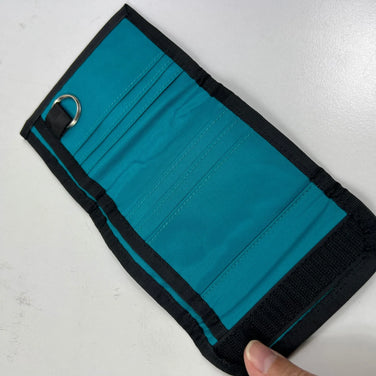 【OneSize ブラック系】 Chums ( チャムス ) トリフォルドウォレット スウェットナイロン Trifold Wallet Sweat Nylon バッグ ストレージ 財布 ウォレット z00055495  財布 ウォレット バッグ ストレージ