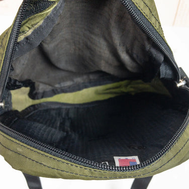 【Unisex OneSize カーキグリーン系】 c2000 Gregory ( グレゴリー ) クイック ポケット ラージ Quick Pocket Large 生産終了モデル 入手困難 銀タグ 旧タグ アメリカ製 ナイロン バッグ ストレージ ショルダーバッグ z00050136 - 【公式】2ndGEAR（セカンドギア）Webショップ【登山用品・アウトドア用品専門 買取販売店】