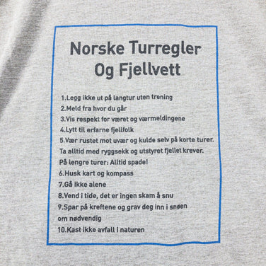 【Men's M グレー系】 Helly Hansen ( ヘリーハンセン ) マウンテン リスト ティー Mountain List Tee 半袖 ショートスリーブ Tシャツ HOE61608 Asian Men's 化繊 ショートスリーブTシャツ クルーネッ - 【公式】2ndGEAR（セカンドギア）Webショップ【登山用品・アウトドア用品専門 買取販売店】