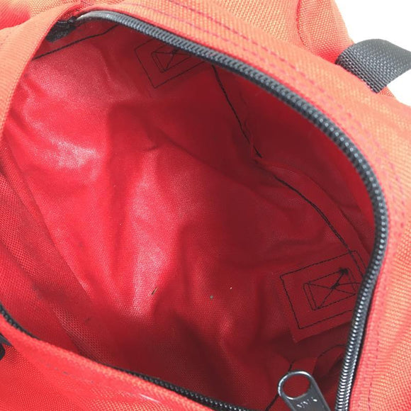【OneSize レッド系】 Benchmark Fss / Forest Safety Service Out Of County Bag バックパック コーデュラナイロン アメリカ製 森林警備隊 フォレストサービス National Molding製バックル - 【公式】2ndGEAR（セカンドギア）Webショップ【登山用品・アウトドア用品専門 買取販売店】