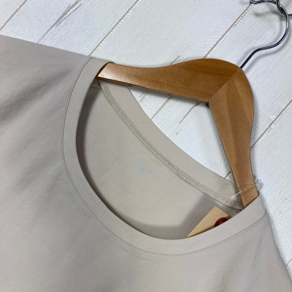 【Men's S ベージュ系】 Houdini ( フーディニ ) メンズ カバー ティー Men's Cover Tee Wish Woven 2WAYストレッチ 速乾 ポリエステル ウェア トップス インナー シャツ ショートスリーブTシャツ クルーネック 化繊