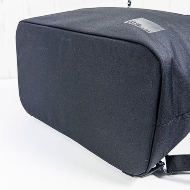 【OneSize ブラック系】 Jackwolfskin ( ジャックウルフスキン ) サーティー ファイブ カンズ 2イン1 バッグ Thirty Five Cans 2IN1 Bag ポリエステル クックウェア クーラーボックス 断熱ケース z00053088