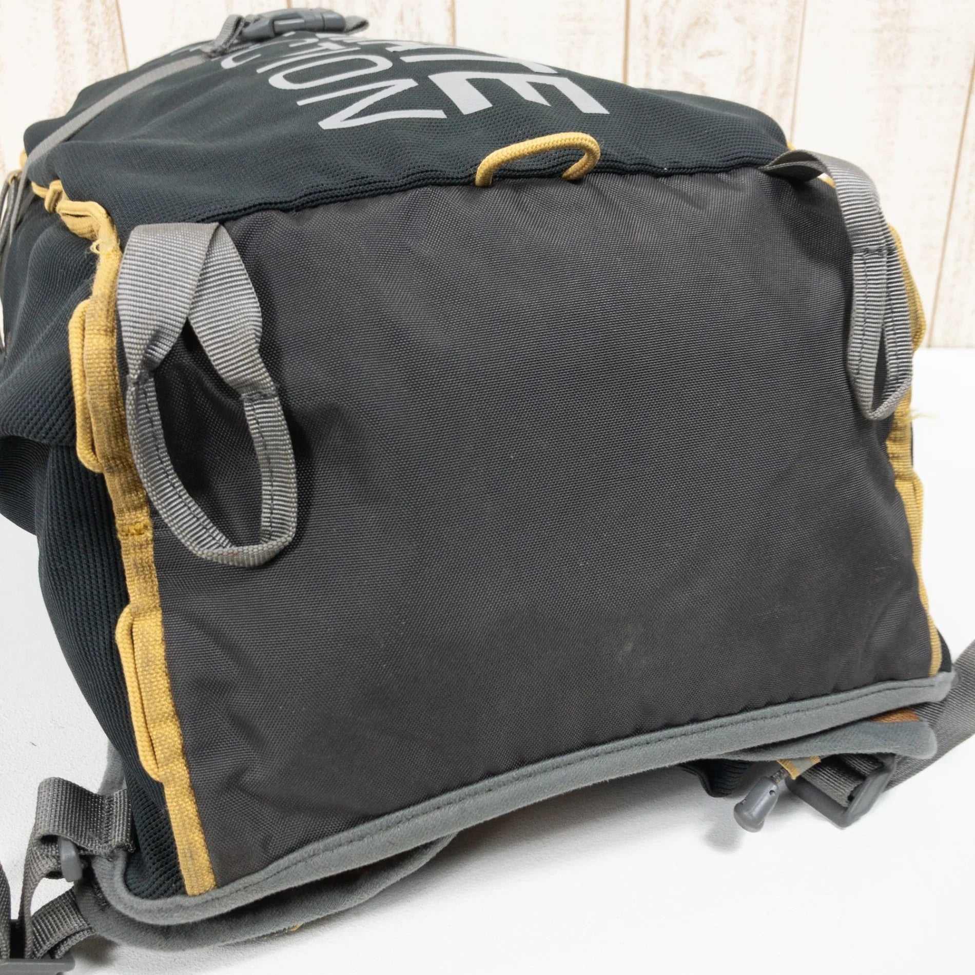 【S/M グレー系】 Ultimate Direction ( アルティメイトディレクション ) ファストパック 25 Fastpack 25 グラファイト バッグ ストレージ バックパック デイパック 容量【～29L】 z00051159 グラファイト - 【公式】2ndGEAR（セカンドギア）Webショップ【登山用品・アウトドア用品専門 買取販売店】