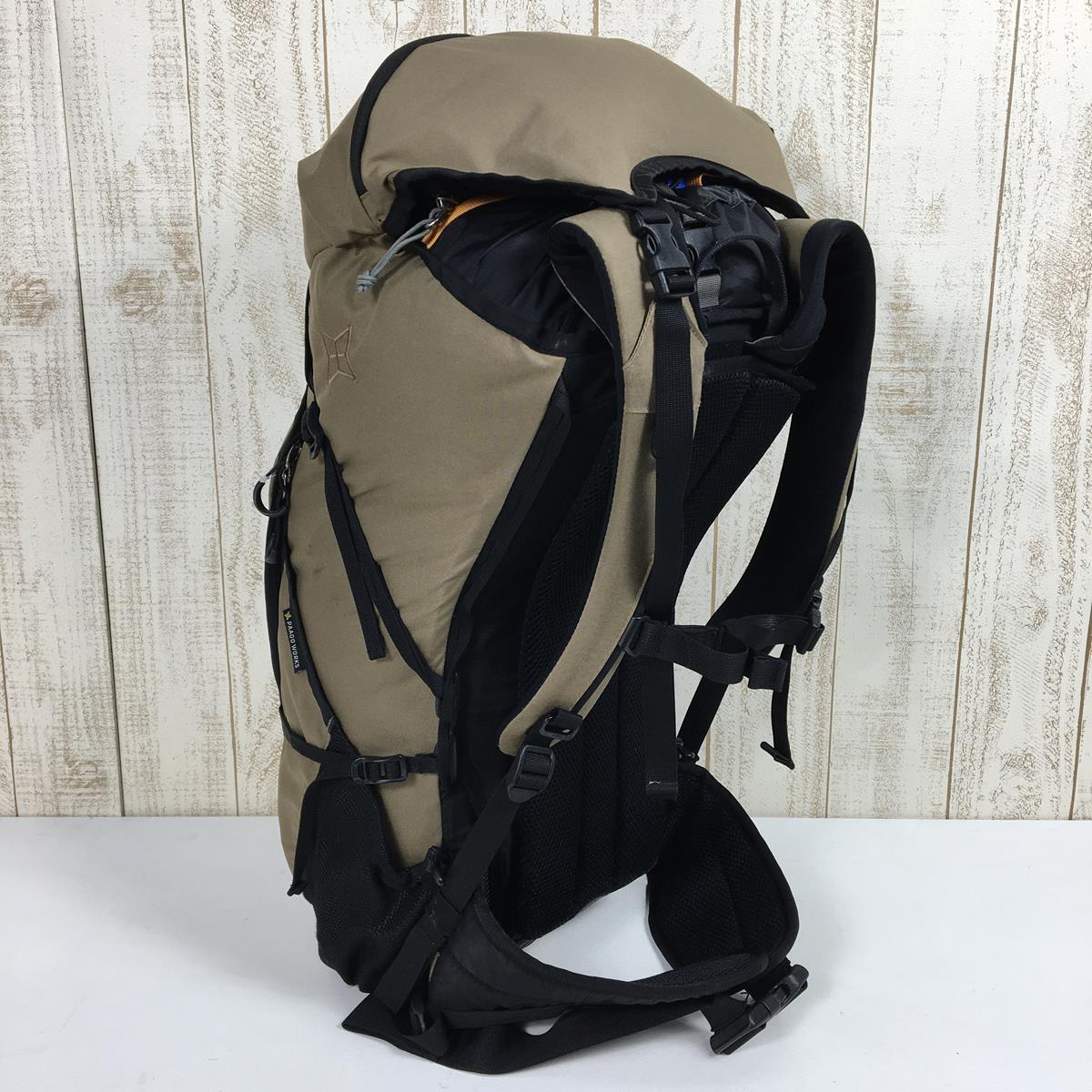 パーゴワークス バディ 33 Buddy 33L バックパック デイパック PAAGO WORKS HP003 DBE Dark Beige –  【公式】2ndGEAR（セカンドギア）Webショップ【登山用品・アウトドア用品専門 買取販売店】