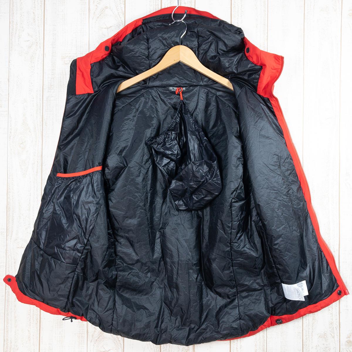 【MEN's S】 アークテリクス アルファ IS ジャケット Alpha IS Jacket ゴアテックス防水透湿 ハードシェル ThermaTek インサレーション フーディ パーカ パーカー 入手困難 ARCTERYX 19627/L06926200 23259 Magma レッド系