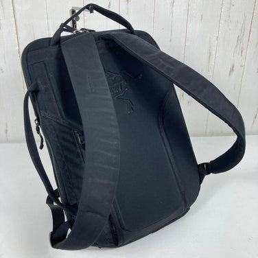 Arcteryx Blade 6 背包（均码，黑色） - 已停产且难以找到的尼龙储物背包/日用背包，容量：最大 29 升 (z00054481)