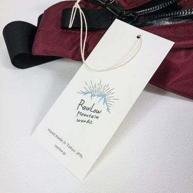 【Unisex OneSize レッド系】 Rawlow Mountain Works ( ロウロウマウンテンワークス ) ピステン パック （ボーゲンエディション）Pisten Pack（BOGEN edition） Red Been ボーゲン コラボ ナイロン バッグ スト - 【公式】2ndGEAR（セカンドギア）Webショップ【登山用品・アウトドア用品専門 買取販売店】