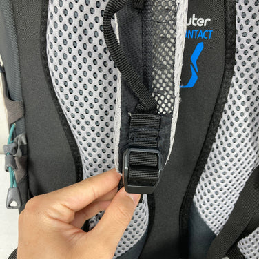 【Women's OneSize グレー系】 Deuter ( ドイター ) トレイル 28 SL Trail 28 SL Women's Fit フロントオープニング レインカバー付属 バッグ ストレージ バックパック デイパック 容量【～29L】 z00061341  デイパ