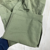 男士 M 绿色 Finetrack Camino 轻便长裤，YMAP 独家尼龙软壳长裤 (z00054294)。