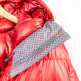 Montbell Alpine 羽绒派克大衣，男款 L 码，红色。这款羽绒保暖外套非常适合日常穿着。(z00053180)