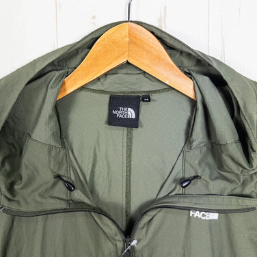 The North Face 燕尾服连帽衫，男款中号，绿色。尼龙防风夹克/外套 (z00053309)。